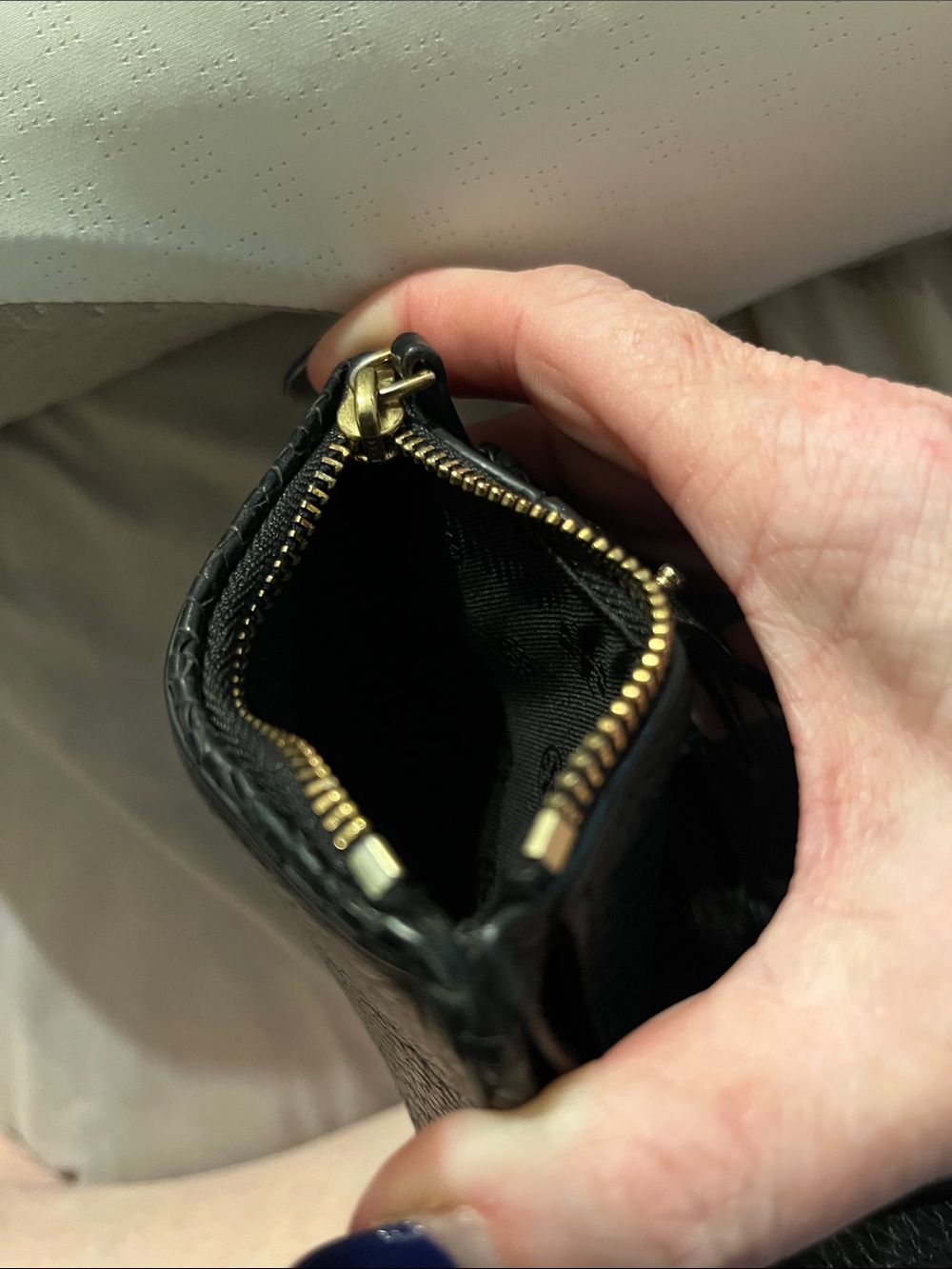 EUC Tory Burch Black Pebbled Leather Tri Fold Wallet with Tassel, Sublime in box - Picture 13 of 13